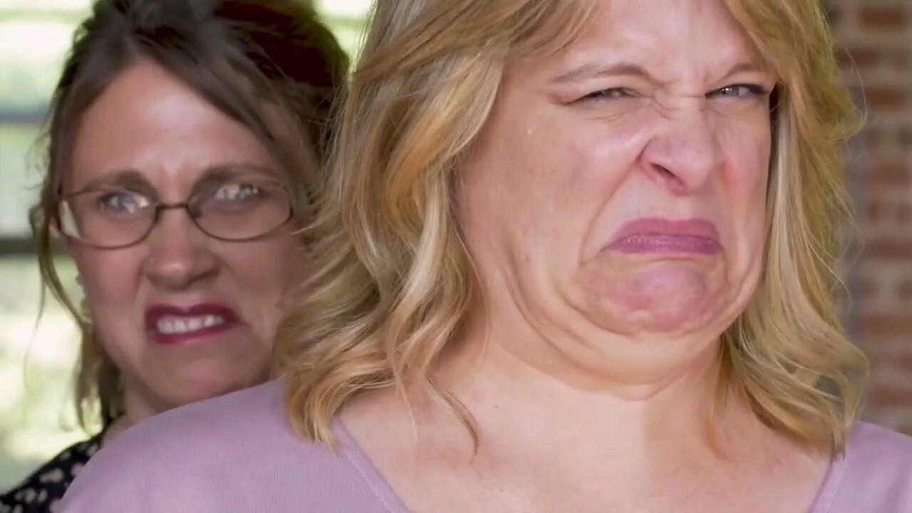 Неприятный голос диктора 